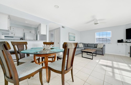 Balboa Peninsula Apartment | Great Oceanfront Second Floor Unit