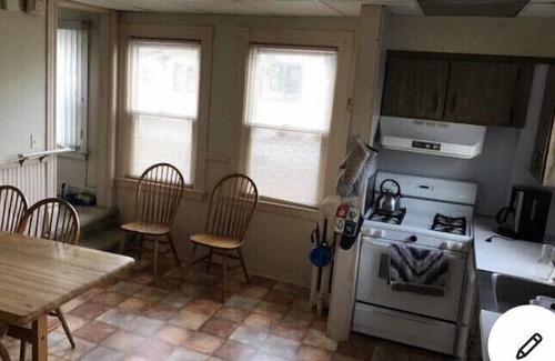New London House | Great place for a large family reunion!