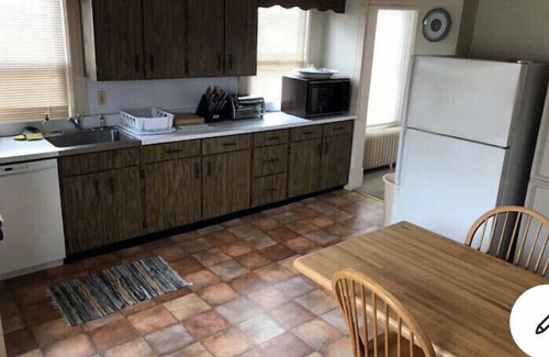 New London House | Great place for a large family reunion!