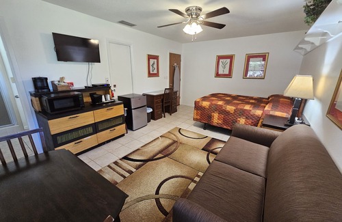 Lakeland House | Great quiet and comfortable, South Central Lakeland location.