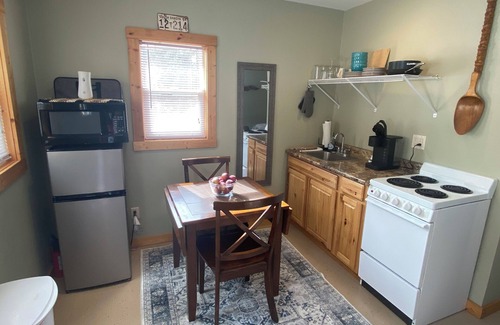 Custer Cabin | Great Quiet Location! Close to all the Attractions.