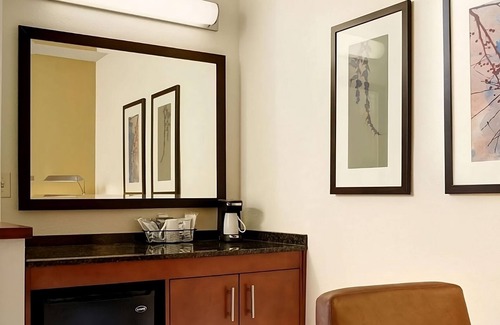 Gwinnett Place Apartment | Great Relaxing Overnight Stay! 3 Great Units! Pool Access and Free Parking!