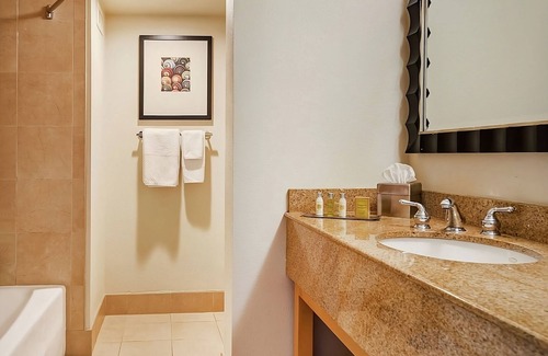 Berkeley Hotel | Great Relaxing Stay in Berkeley! Near Aquarium of the Bay, Pets Allowed, Balcony