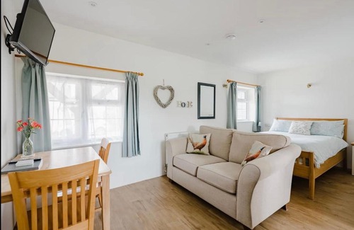 Howlett End Bed & Breakfast | Great Sampford B&B Sorrells farm