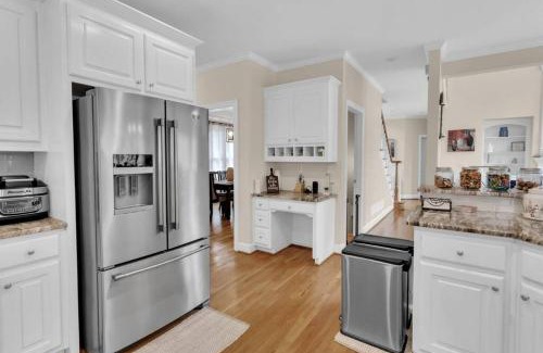 Roswell House | Great spacious home with great entertainment!