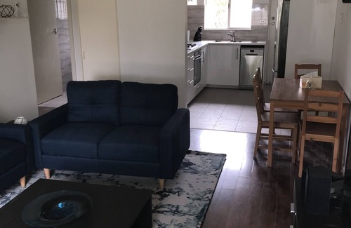 Gilberton Apartment | GREAT/SPACIOUS TWO BEDROOM GROUND FLOOR UNIT ONLY 5 MINUTES FROM THE CITY!