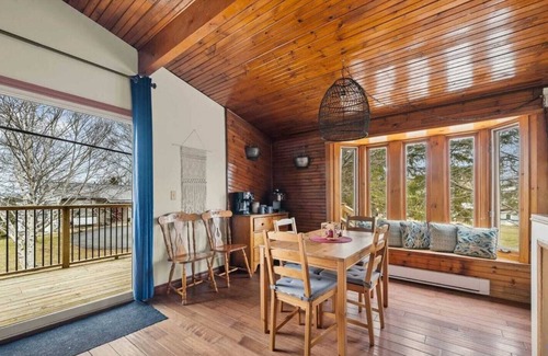 Greater Napanee Cottage | Great spot on Hay Bay with fabulous fishing and Swimming off the dock!