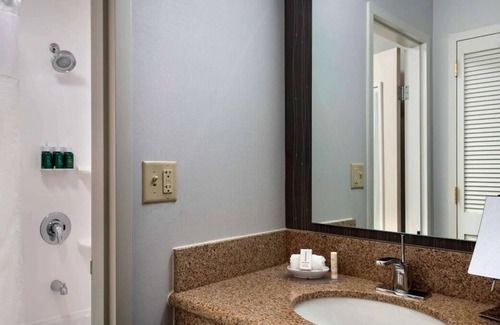 Mahwah House | Great Suburban Location for Visits to NYC & Newark! 2 Units with FREE Parking!