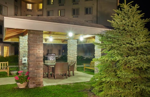 Franklin Condo | Great Suite Near Airport | Free Breakfast + Pool