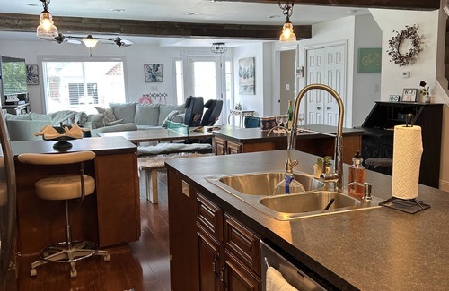 Commerce Township House | Great Location! open floor plan SLEEPS 10 sandy beach and Island