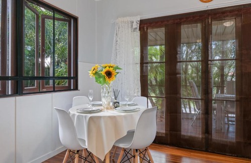 Holland Park West House | Great value 3BD house at a convenient location