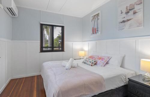 Holland Park West House | Great value 3BD house at a convenient location
