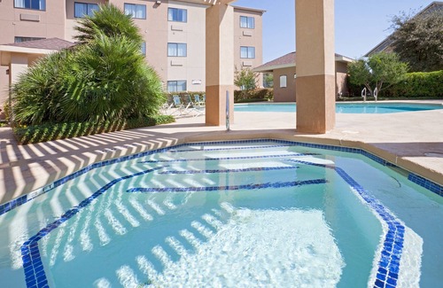 San Angelo Apartment | Great Value! Cozy King Suite | Complimentary Breakfast + Shared Outdoor Pool