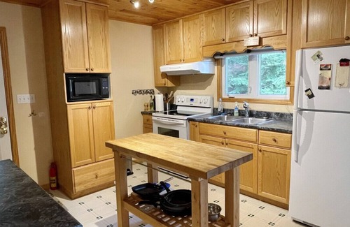 North Kawartha House | Great Value! Lasswade Lake Cottage Rental