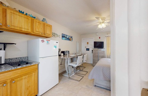 Redington Beach Condo | Great Value! Steps to Beach - Large Patio Area ~ Heated Pool ~ Free Parking - Ground Floor Condo