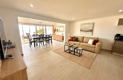 Nettle Bay Apartment | GREAT VIEW Beautiful One bedroom on the beach nearly Red Bay Beach