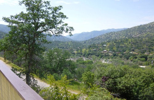 Three Rivers House | Great Views - 2 Miles from Sequoia National Park - DOG friendlyn
