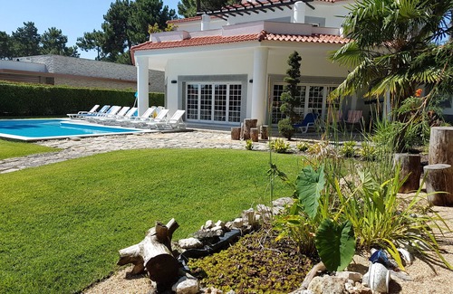 Charneca de Caparica e Sobreda Villa | Great villa within Golf Resort, Pool,next to fantastic Beaches (Lisbon-Portugal)