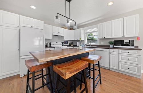 Consecon Cottage | Great waterfront oasis in the heart of Prince Edward County wine country