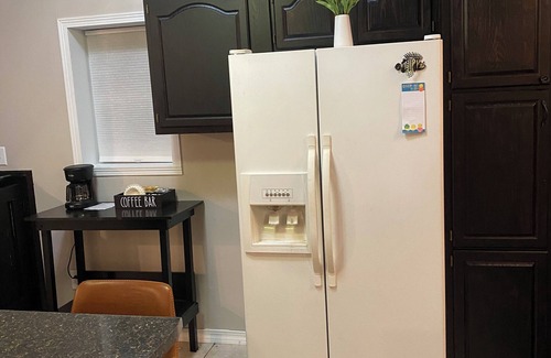 Saint Mary Of The Woods House | Great Weekend Getaway! Renovated in 2023, Zero Contact Booking, Pool Table, Wifi