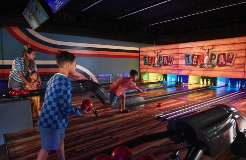 Grapevine Resort | Great Wolf Lodge Grapevine