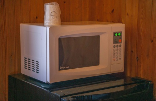 La Crosse Hotel | Green Acre Motel by OYO Near Rush County Airport