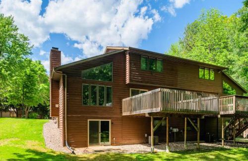 Green Bay House | Green Bay Cozy home, 3 bed rooms, 6 beds, 2 bath