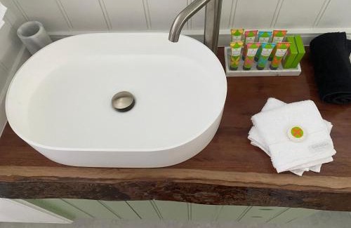 Mount Tamborine House | Green Cauldron, Homestay, Tamborine Mountain, Private Room, Ensuite, Private Courtyard, Gold Coast Views