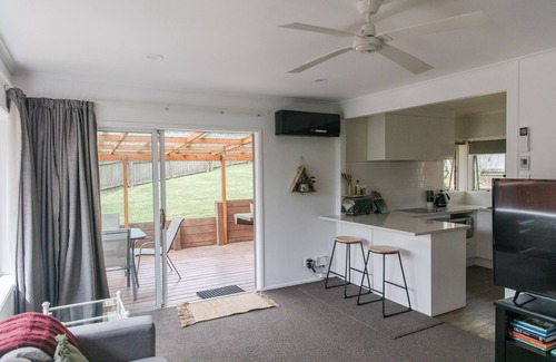 Glenfield House | Green Cosy Nature Retreat; A Home Away from Home