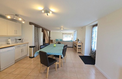 Saint-Meard-de-Drone Cottage | Green cottage in Saint-Méard-de-Drône with terrace and shared pool