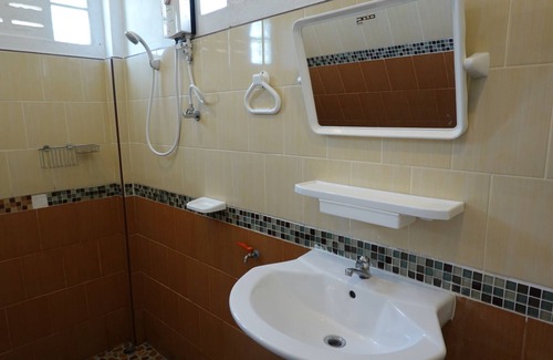 Bai Lan Hotel | Green Cottage Beach Resort