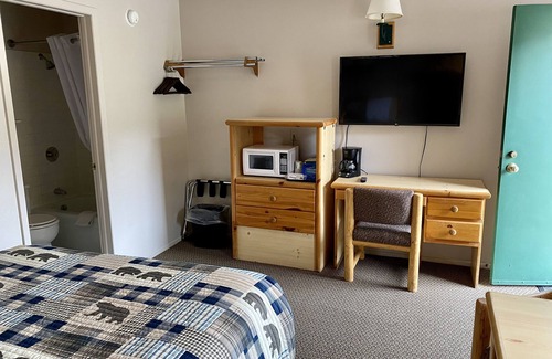 Wapiti Hotel | Green Creek Inn and RV Park