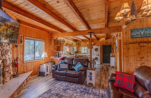 Duck Creek Village Cabin | Green Door Lodge- Duck Creek Village, Ut. -3bd/2ba - Pet Friendly!