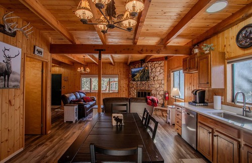 Duck Creek Village Cabin | Green Door Lodge- Duck Creek Village, Ut. -3bd/2ba - Pet Friendly!