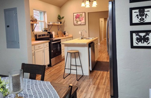 Guthrie House | Green Eye Sally / Wi-Fi / Dogs Welcome / Clean
