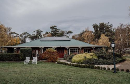 Gardners Bay Bed & Breakfast | Green Gables B&B Waterfront Apartment with King Bed & Breakfast in Huon Valley