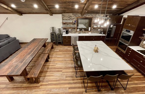 Hemlock Valley House | Green Giant B - Luxury mountain retreat 6 bedroom, ski in/out, 9 person hot tub