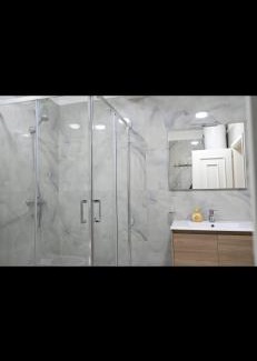 Pogradec Apartment | Green house