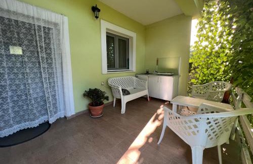 Zgrade House | Green House and garden