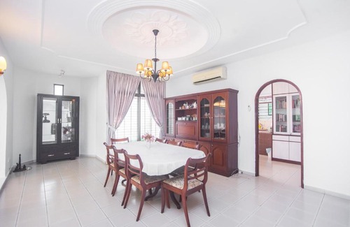 George Town House | Green Lane by Plush