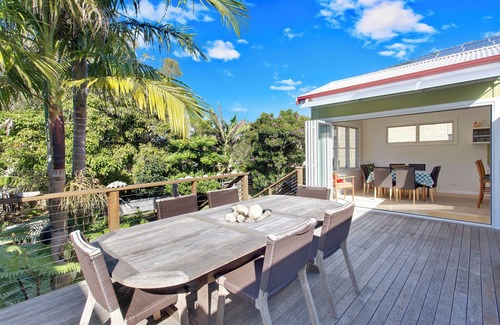 North Haven House | Green Mango - beach cottage. Walk to beach, park and breakwater. Family friendly