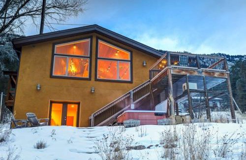 Cascade-Chipita Park House | Green Mt Getaway Hot Tub Game Room & Fire Pit