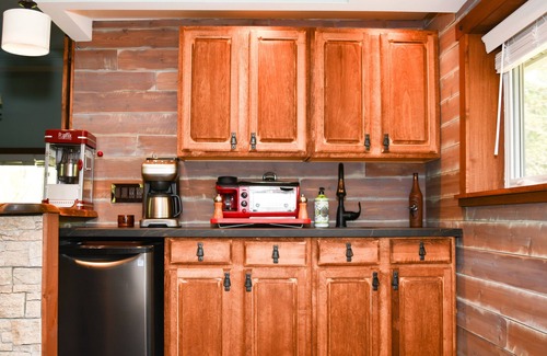 King Cabin | Green Oaks Lodge in King