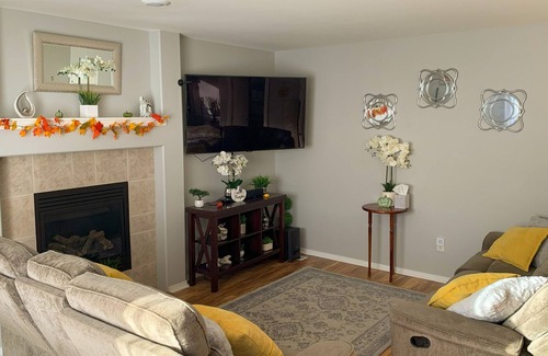Abbott Loop House | Green Oasis Getaway in Lovely Quiet Neighborhood