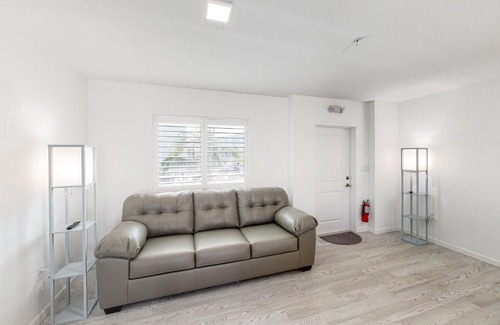Marathon Apartment | Green Pineapple