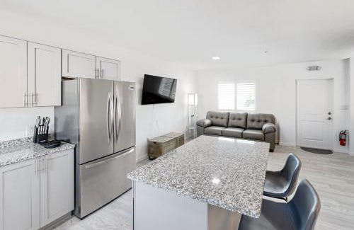 Marathon Apartment | Green Pineapple
