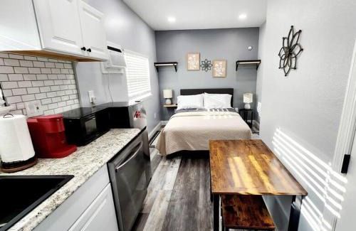 Lakeland Apartment | Green Roof House Studio