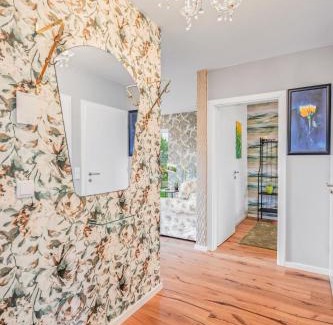 Schwarzlackenau Apartment | Green Suite - Whirlpool Garden - free parking - WiFi