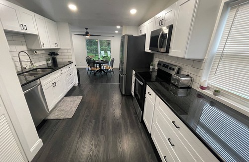 Commerce Township House | Greenlawn Clean/Cozy Ranch Home in Commerce