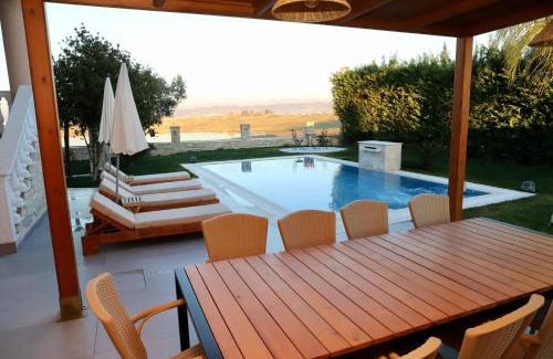 Durres Villa | Green Villa with Private Pool